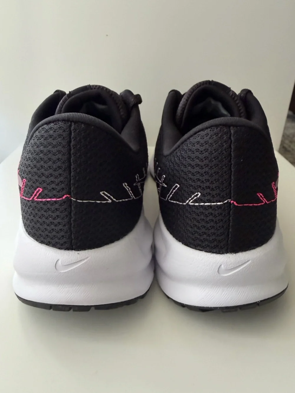 NIKE Womens Run Defy Running Shoes-Black Pink-Size 7.5-Lightweight Run Sneakers